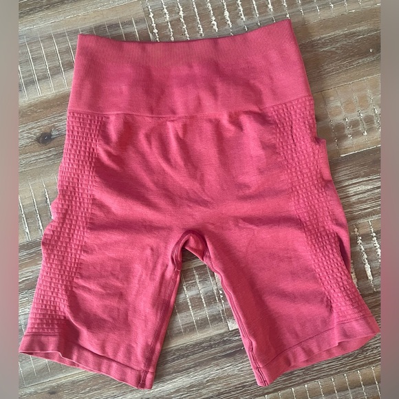 Alphalete cherry crush biker amplify seamless shorts Small - Picture 5 of 6